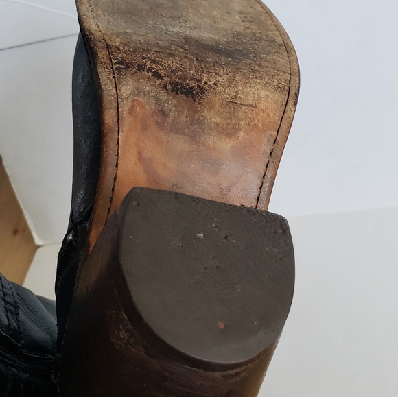 Frye heeled boots size 8.5 with buckles on top and bottom - Picture 14 of 16